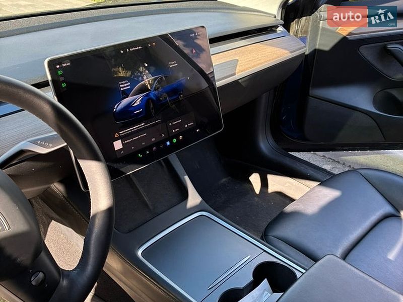 Седан Tesla Model 3 2023 в Сколе