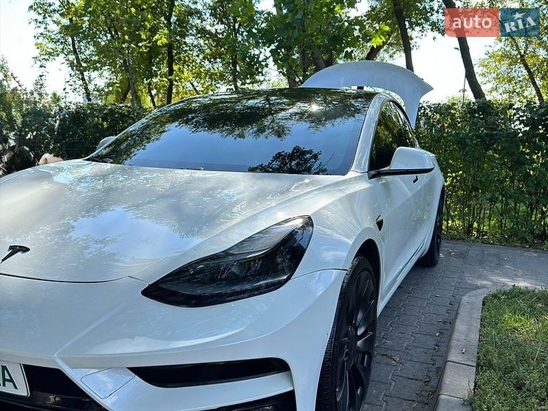 Седан Tesla Model 3 2021 в Киеве