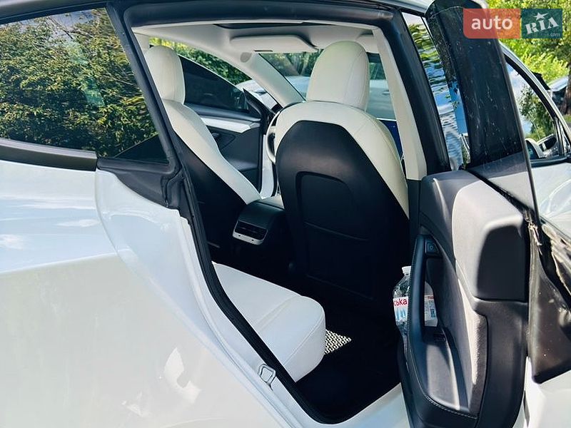 Седан Tesla Model 3 2021 в Киеве