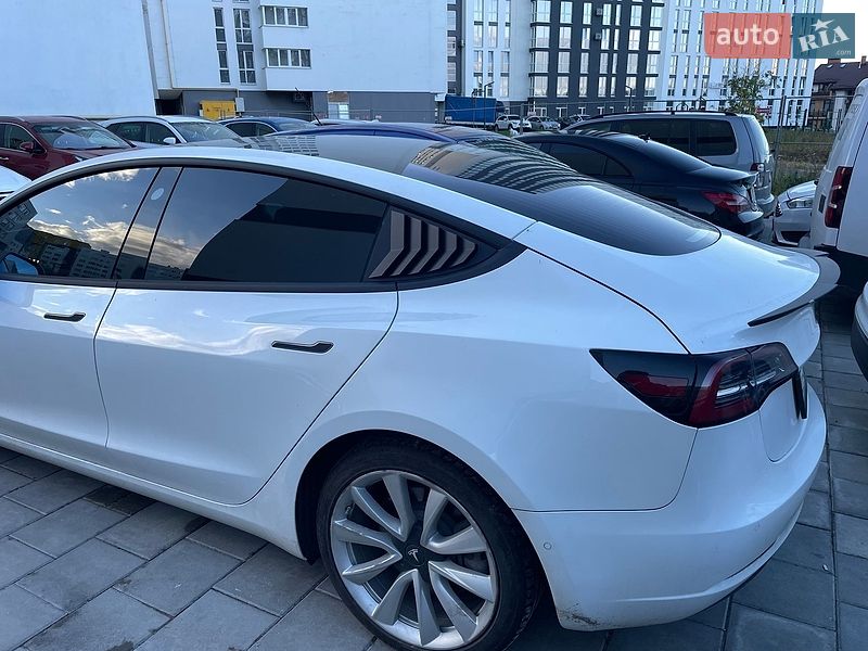 Tesla Model 3 2019