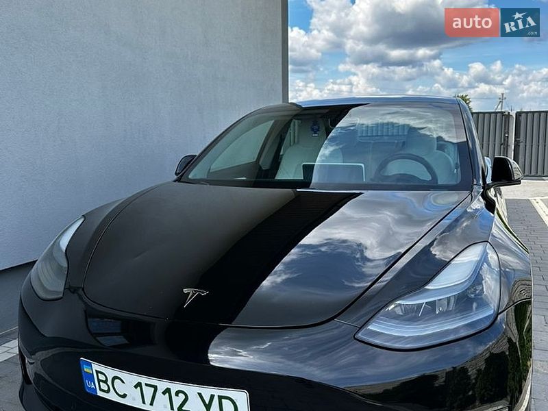 Tesla Model 3 2021
