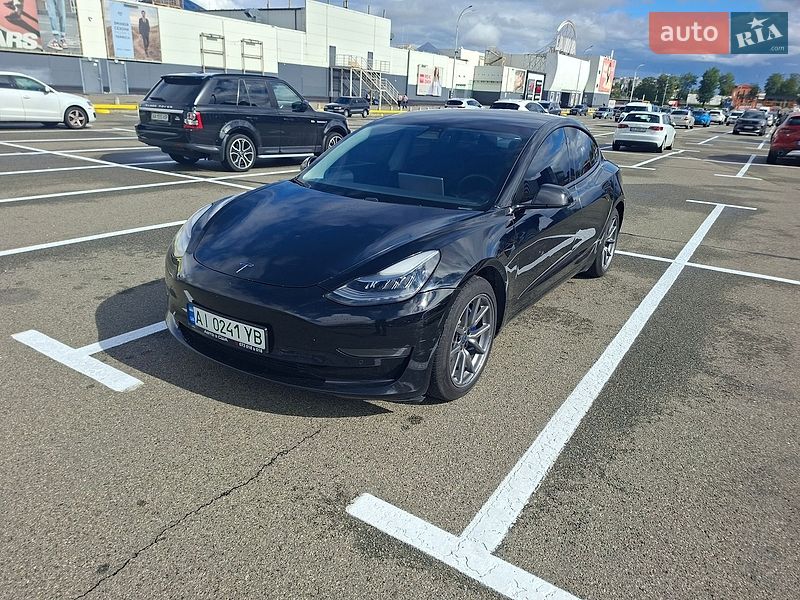 Седан Tesla Model 3 2020 в Киеве