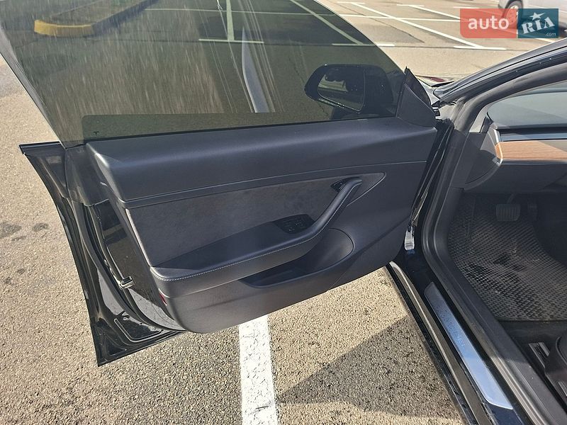 Седан Tesla Model 3 2020 в Киеве