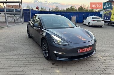 Седан Tesla Model 3 2023 в Долине