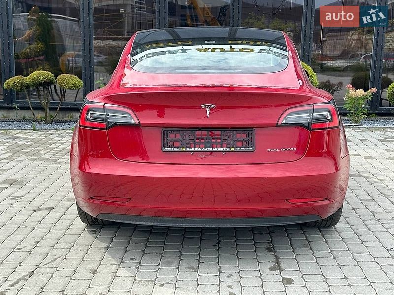 Седан Tesla Model 3 2018 в Львове