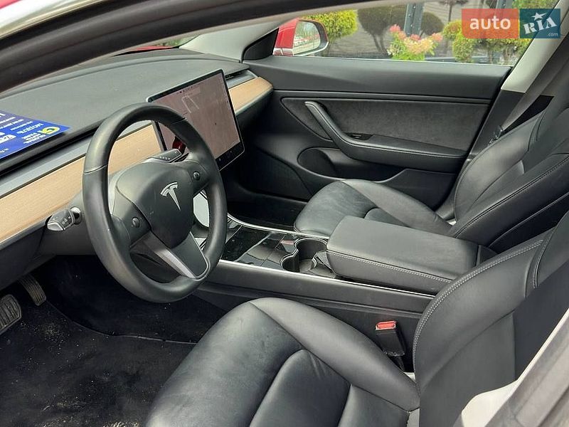 Седан Tesla Model 3 2018 в Львове
