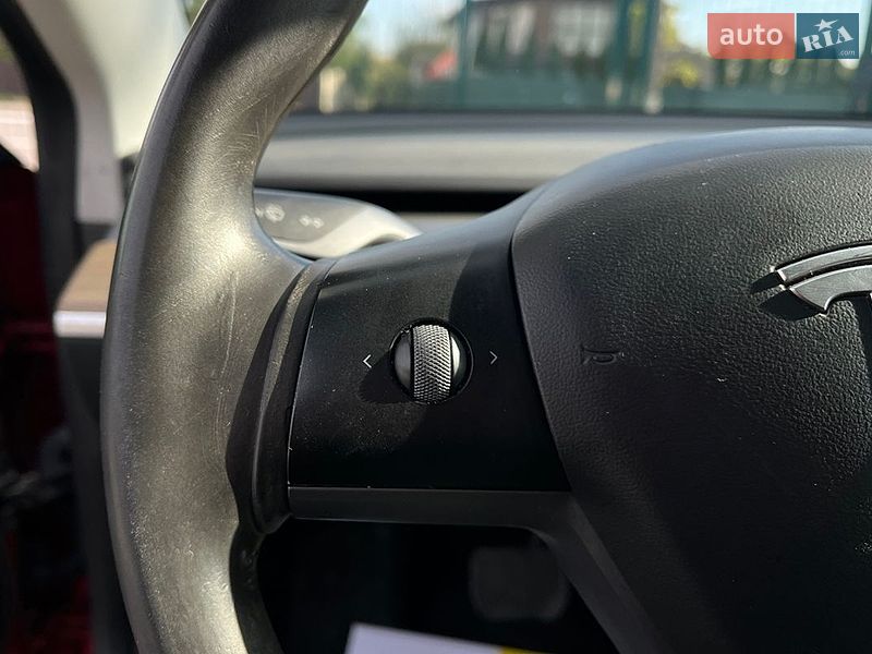 Седан Tesla Model 3 2022 в Коломые