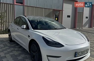 Седан Tesla Model 3 2022 в Дублянах