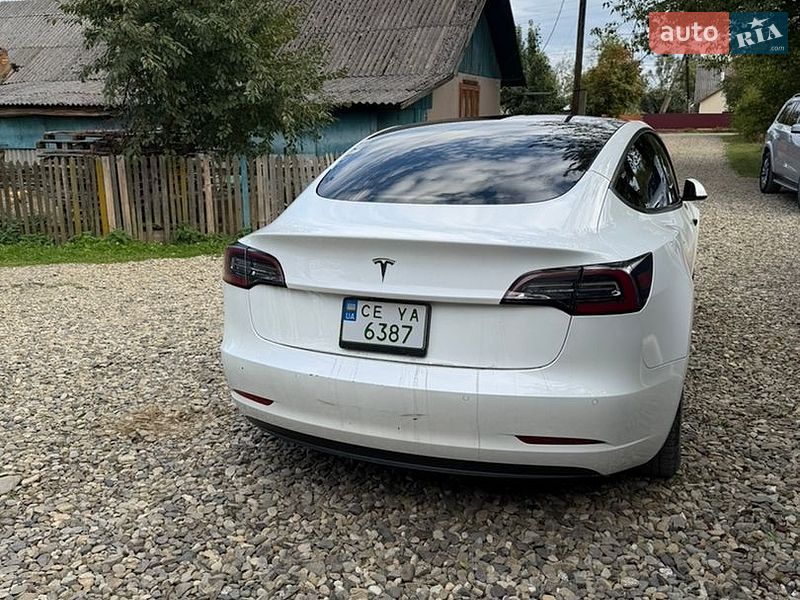Седан Tesla Model 3 2021 в Черновцах