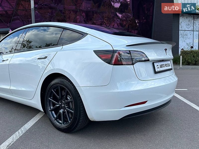 Седан Tesla Model 3 2018 в Києві