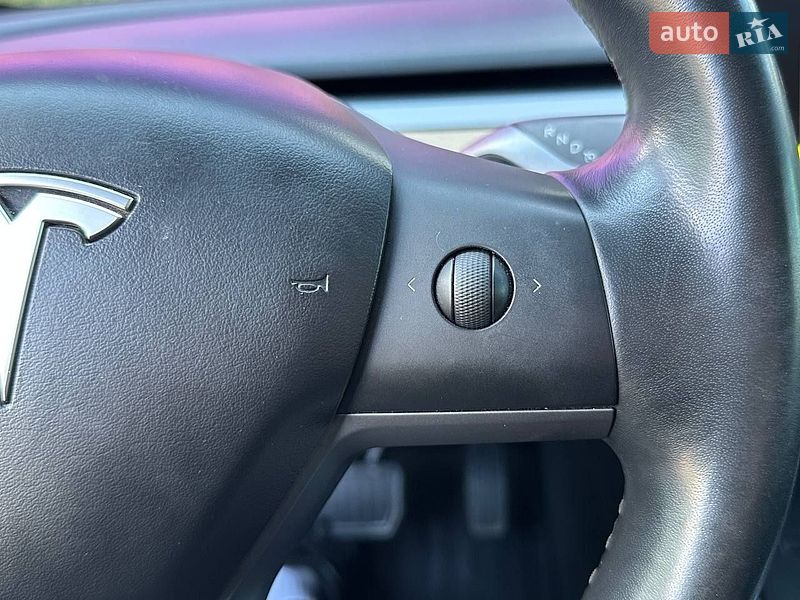Седан Tesla Model 3 2018 в Києві