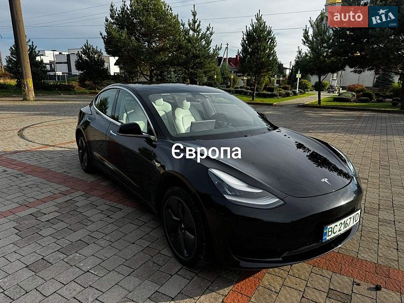 Седан Tesla Model 3 2020 в Львове