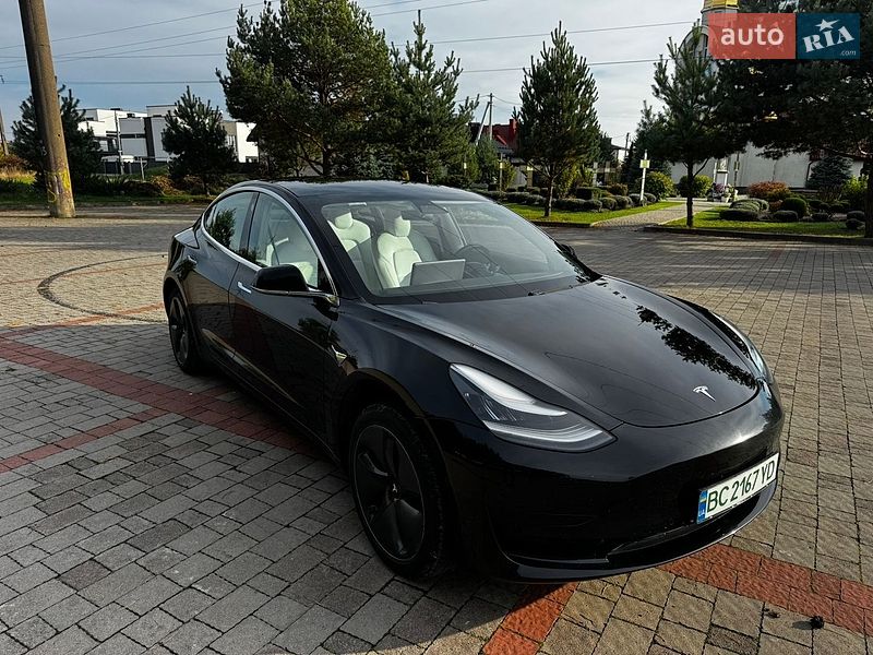 Седан Tesla Model 3 2020 в Львове