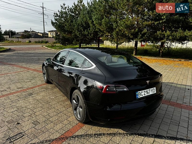 Седан Tesla Model 3 2020 в Львове
