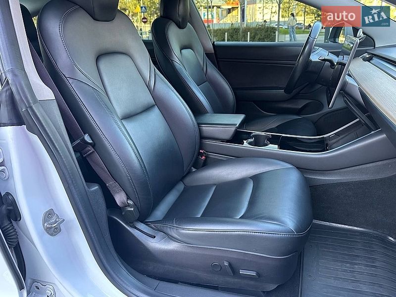 Седан Tesla Model 3 2018 в Києві