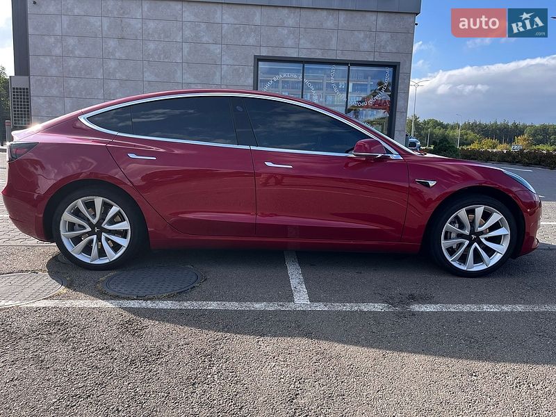Седан Tesla Model 3 2019 в Киеве