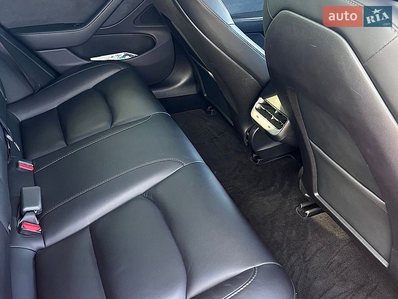 Седан Tesla Model 3 2019 в Киеве