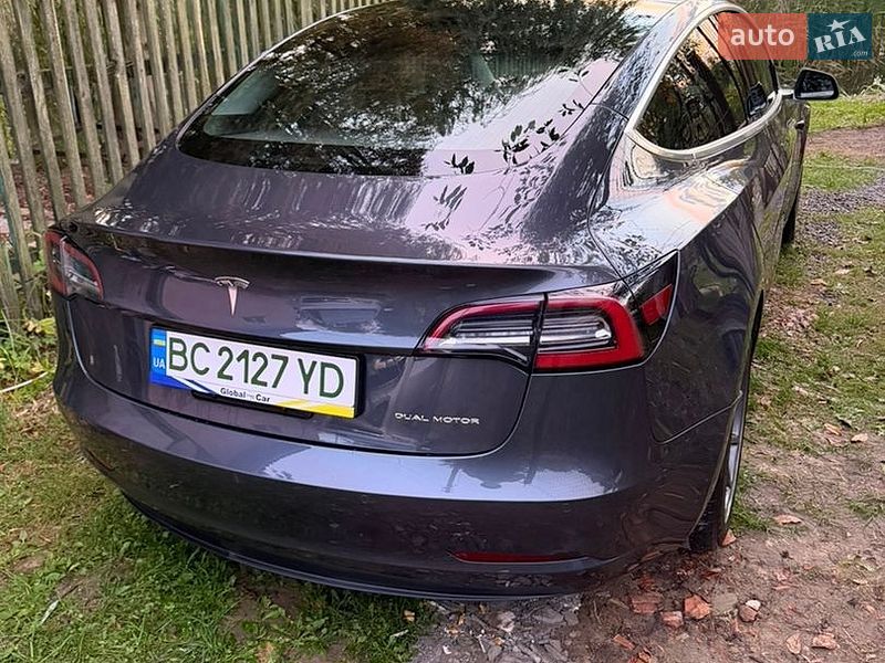Седан Tesla Model 3 2019 в Львові