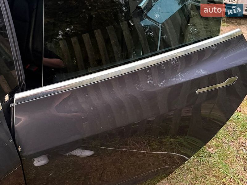 Седан Tesla Model 3 2019 в Львові