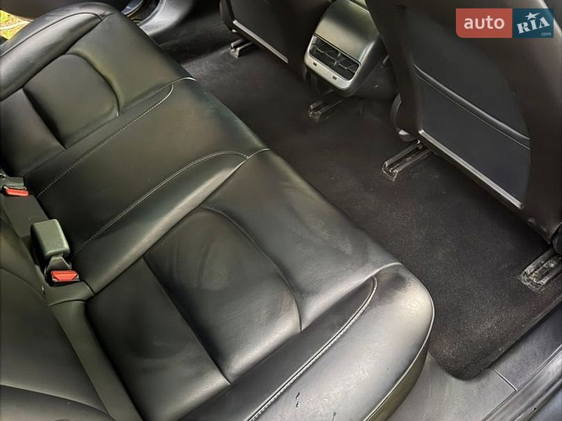 Седан Tesla Model 3 2019 в Львові
