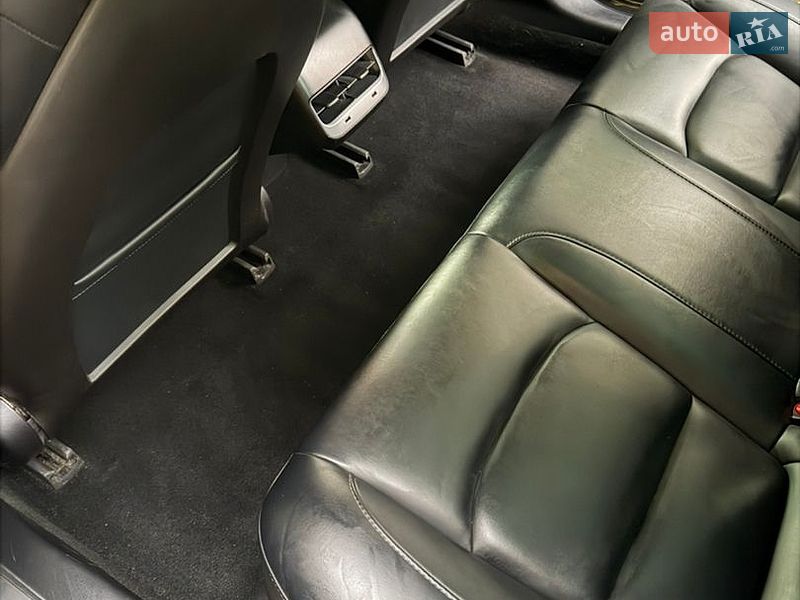 Седан Tesla Model 3 2019 в Львові