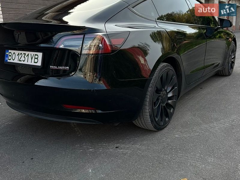 Седан Tesla Model 3 2023 в Тернополі