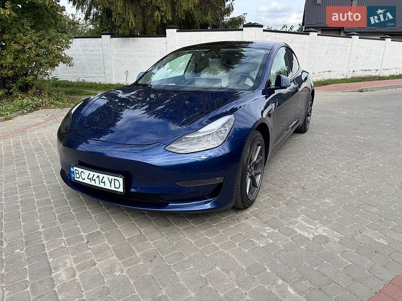 Седан Tesla Model 3 2022 в Львове