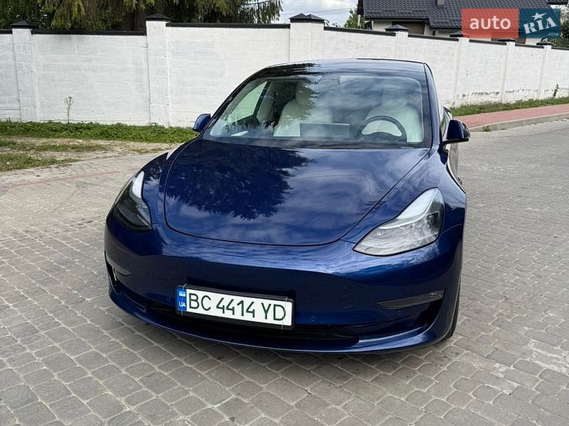 Седан Tesla Model 3 2022 в Львові