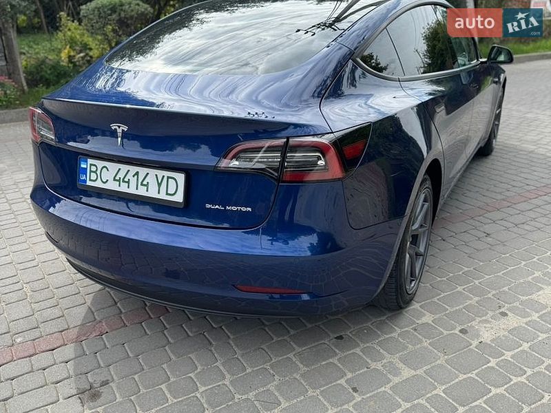Седан Tesla Model 3 2022 в Львові