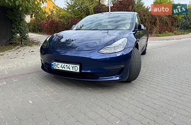 Седан Tesla Model 3 2022 в Львові