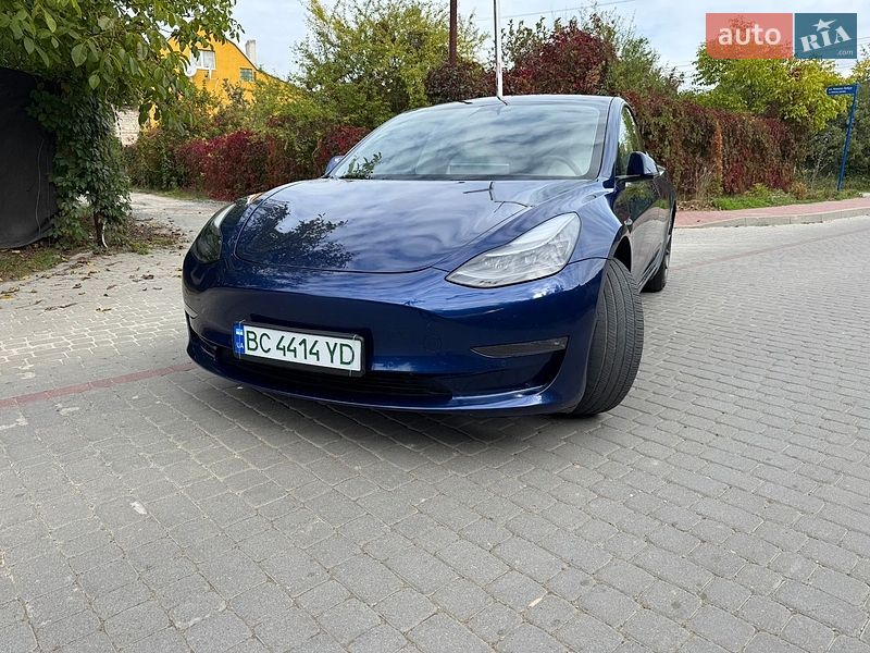 Седан Tesla Model 3 2022 в Львові