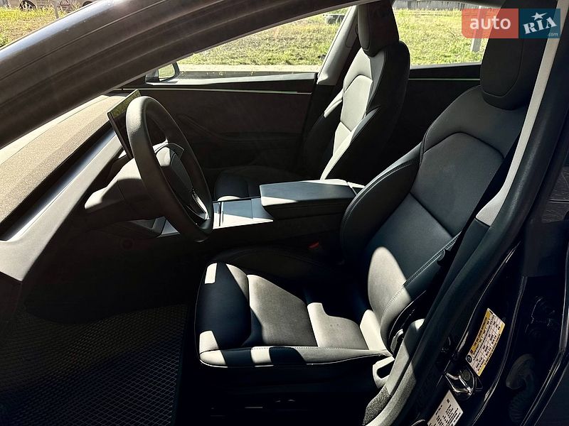 Седан Tesla Model 3 2024 в Києві