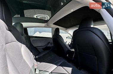 Седан Tesla Model 3 2024 в Києві