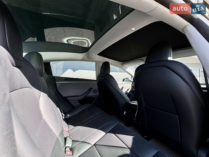 Седан Tesla Model 3 2024 в Києві