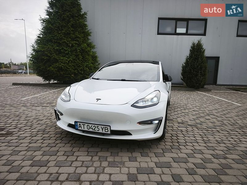 Седан Tesla Model 3 2021 в Івано-Франківську