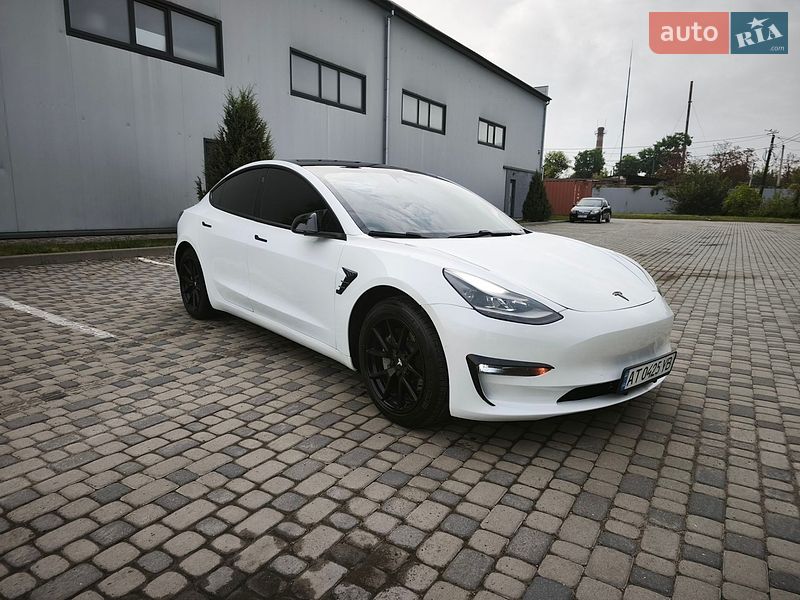 Седан Tesla Model 3 2021 в Івано-Франківську
