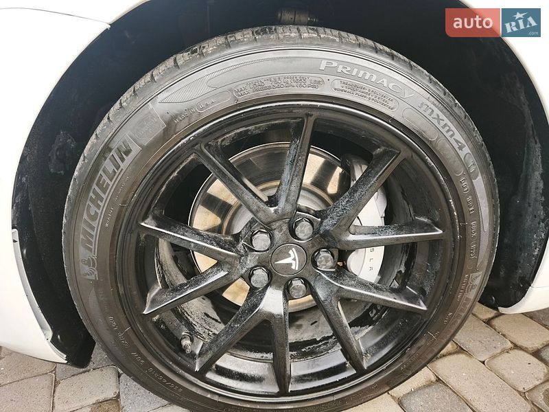 Седан Tesla Model 3 2021 в Івано-Франківську