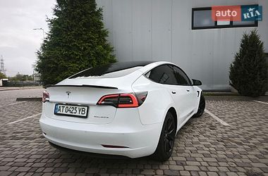 Седан Tesla Model 3 2021 в Івано-Франківську