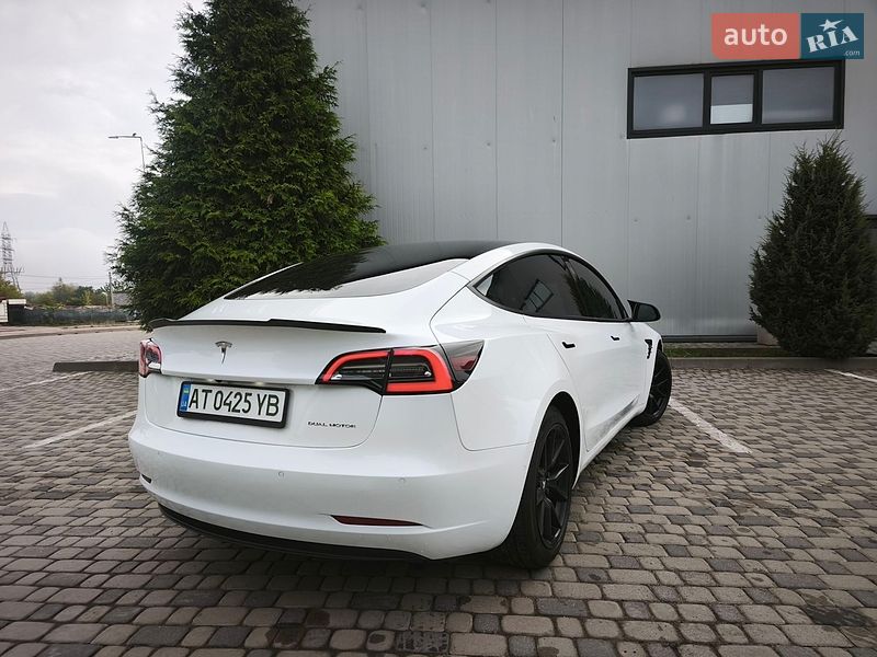 Седан Tesla Model 3 2021 в Івано-Франківську