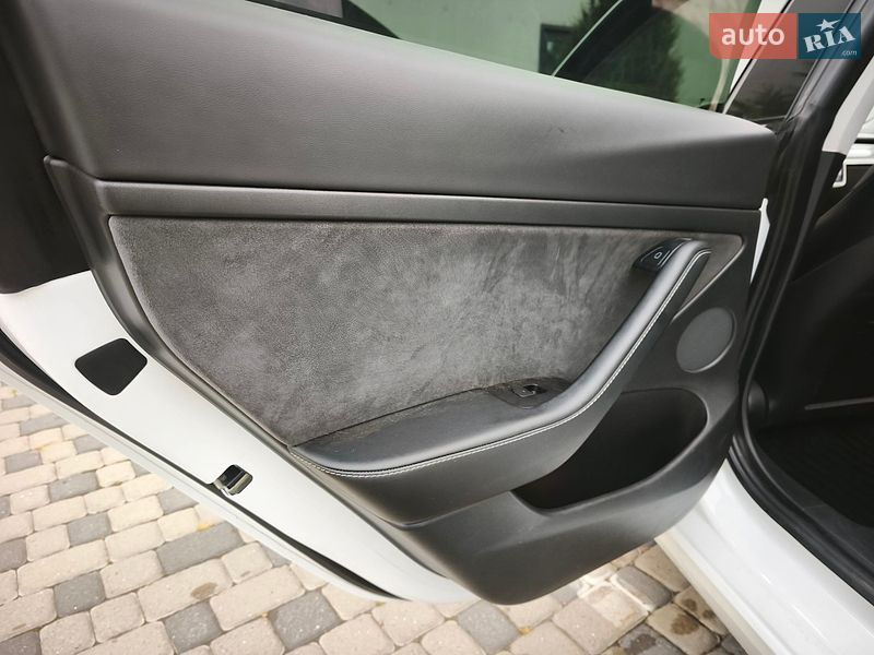 Седан Tesla Model 3 2021 в Івано-Франківську