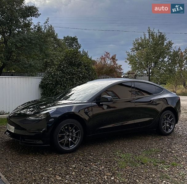 Седан Tesla Model 3 2021 в Косові