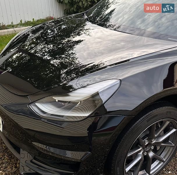 Седан Tesla Model 3 2021 в Косові