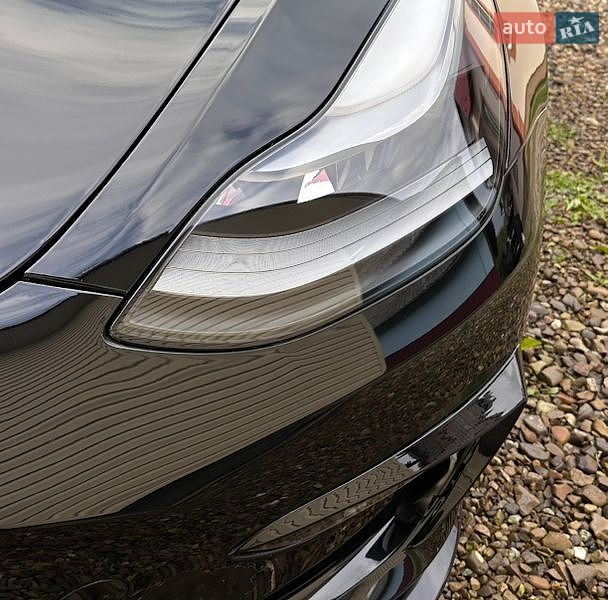 Седан Tesla Model 3 2021 в Косові