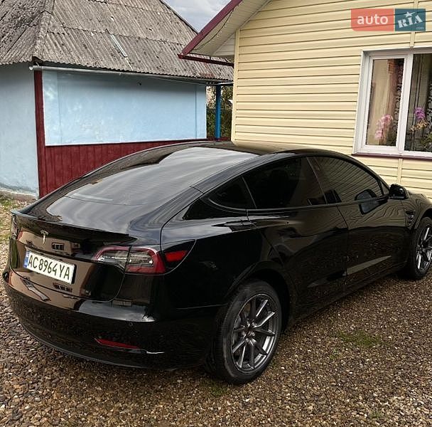 Седан Tesla Model 3 2021 в Косові