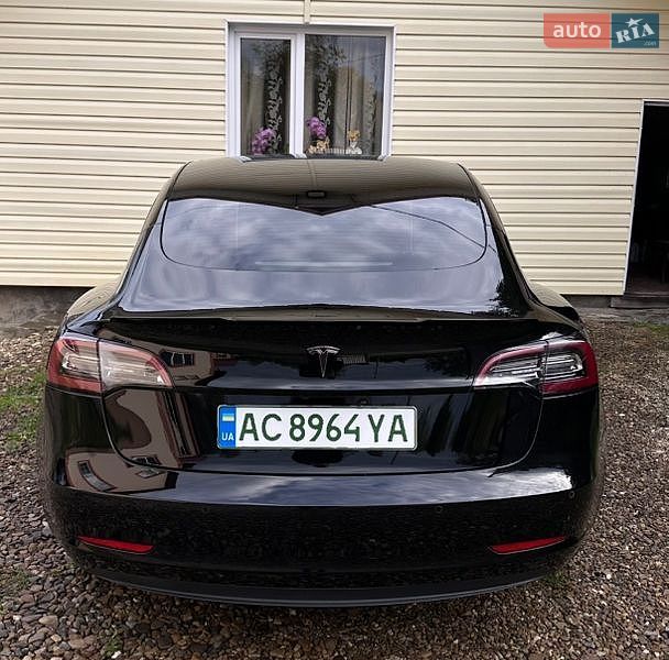 Седан Tesla Model 3 2021 в Косові