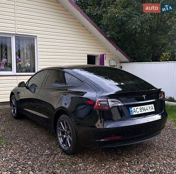 Седан Tesla Model 3 2021 в Косові
