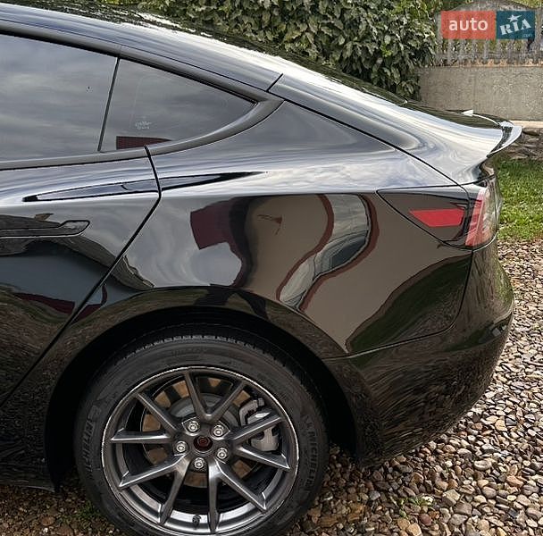 Седан Tesla Model 3 2021 в Косові