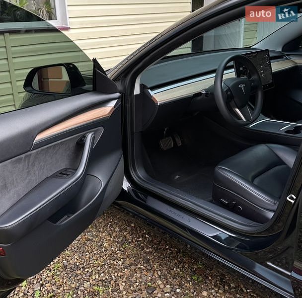 Седан Tesla Model 3 2021 в Косові