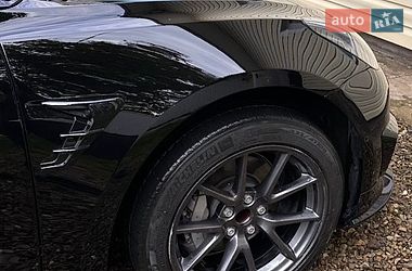 Седан Tesla Model 3 2021 в Косові