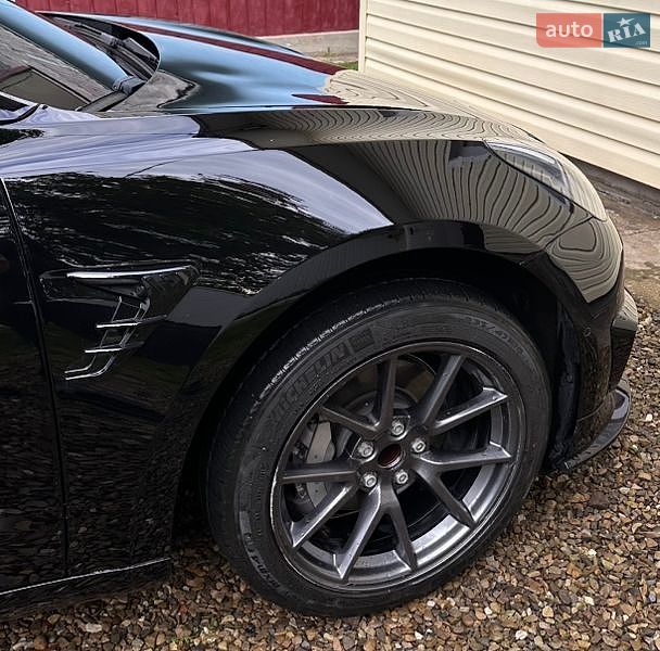 Седан Tesla Model 3 2021 в Косові